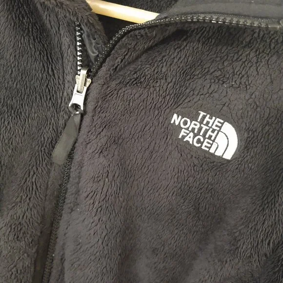 Woman's The North Face Black Furry Jacket - Picture 4 of 7